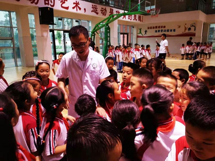 飞吧足球比赛视频,东平县第一届校园足球联赛