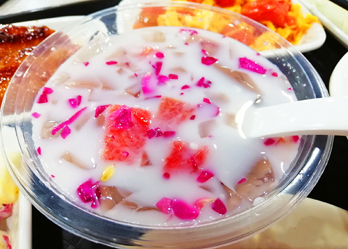 云南大学食堂里有哪些特色美食,云南大学食堂推出20余道玫瑰料理