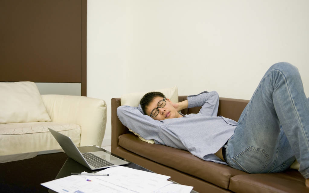 江苏小夫妻开家具店,夫妻开店砸了后续