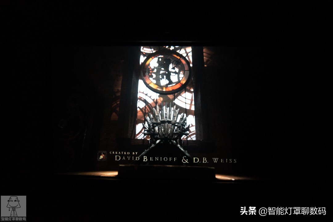 深圳小伙的快乐出租屋(上):千元1080P投影+头戴蓝牙耳机