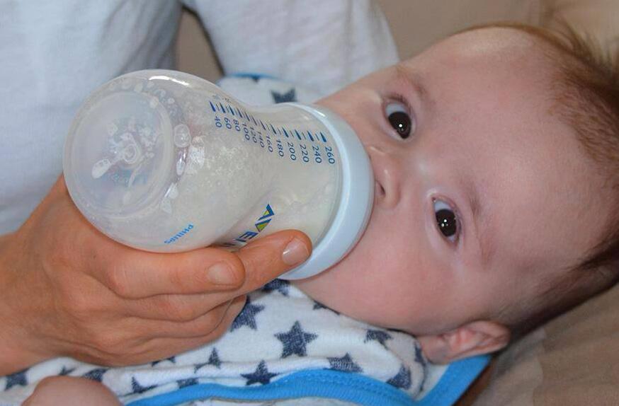 宝宝冲奶粉正确方法,新生儿正确冲奶方法不胀气