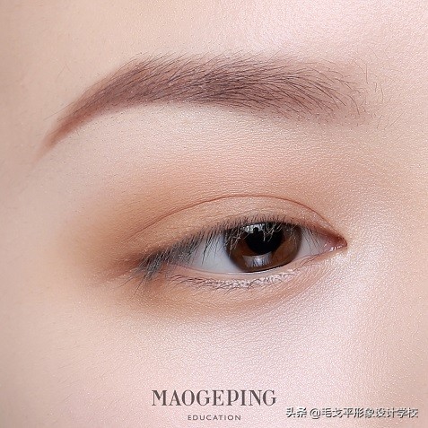 日常妆容显大有神眼妆怎么画,眼妆怎么画显大又干净裸妆