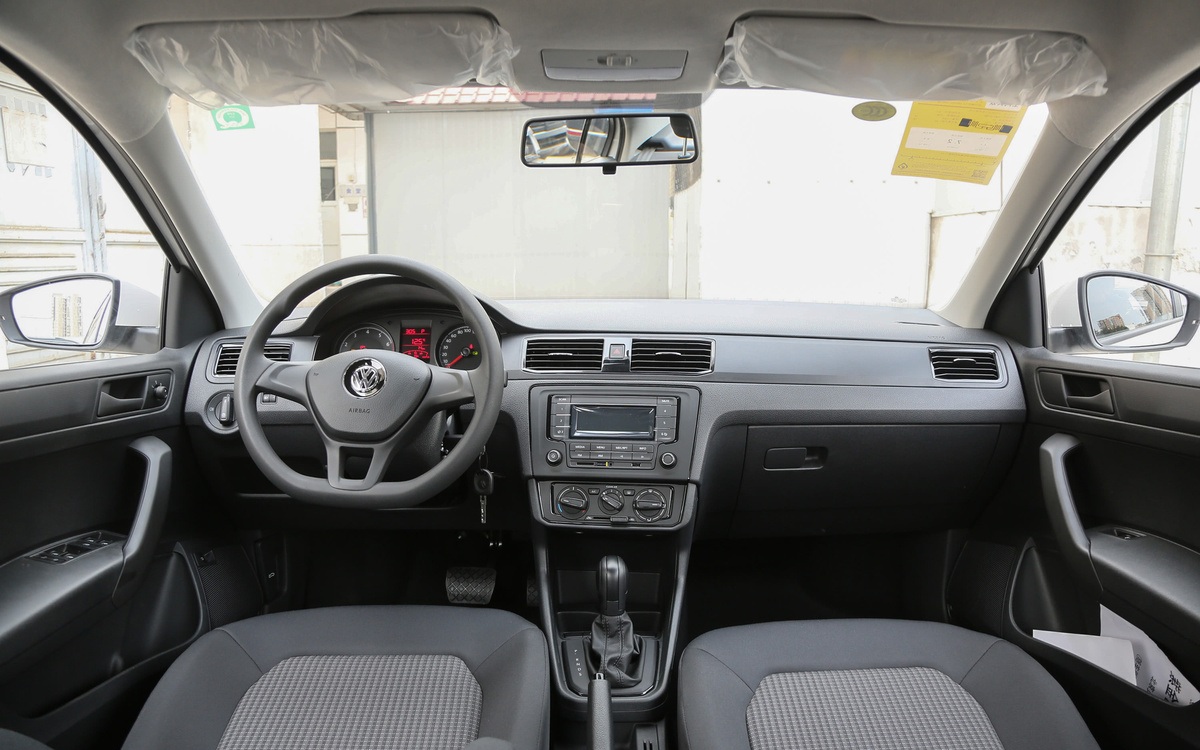 新款桑塔纳两三万公里得多少钱,皮实省油耐造的家轿桑塔纳