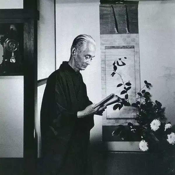 “生而为人，我很抱歉”，太宰治的一生，乃至今日，仍颇受争议