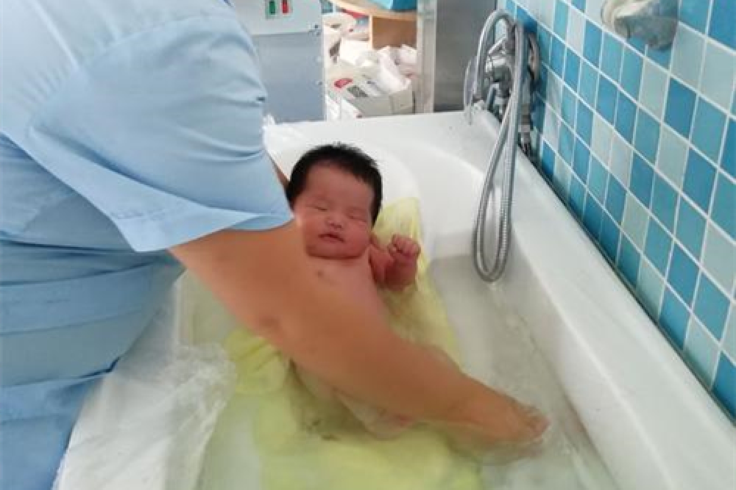 冬天浴霸正确使用方法,冬天多久给宝宝洗一次澡