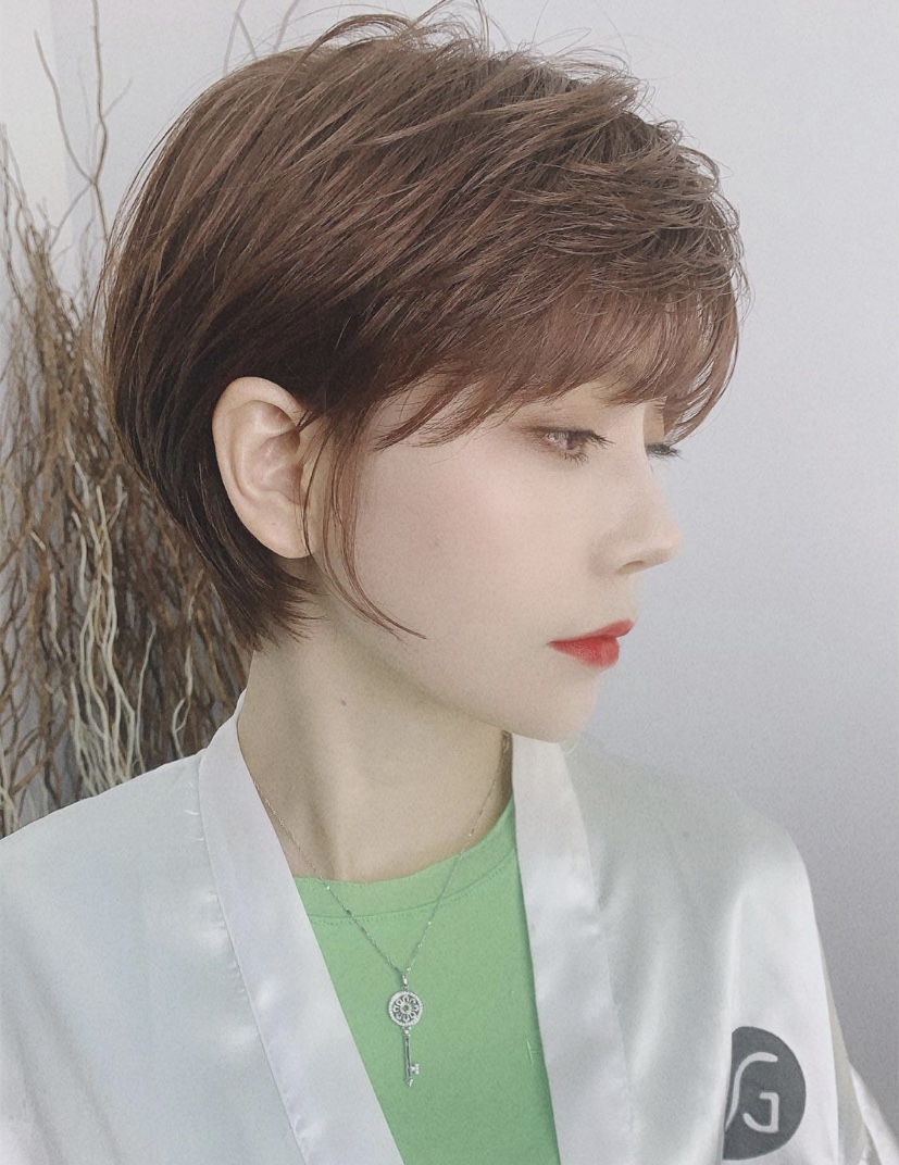 适合各脸型的短碎发自然发型女,微胖男生发型2021流行发型短碎发