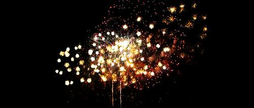 音乐烟花汇演视频,音乐篝火烟花秀