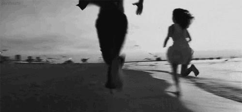 窝在沙发上听歌,适合窝在沙发上听的歌