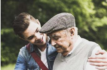老年人冬季脚后跟裂口怎么治疗,老人脚后跟干裂