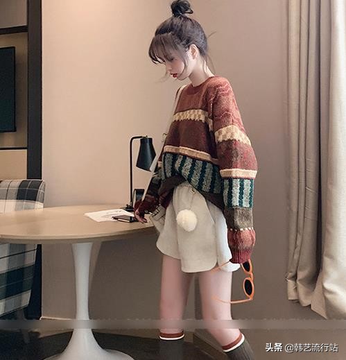 今年流行设计感毛衣,韩国设计款宽松毛衣
