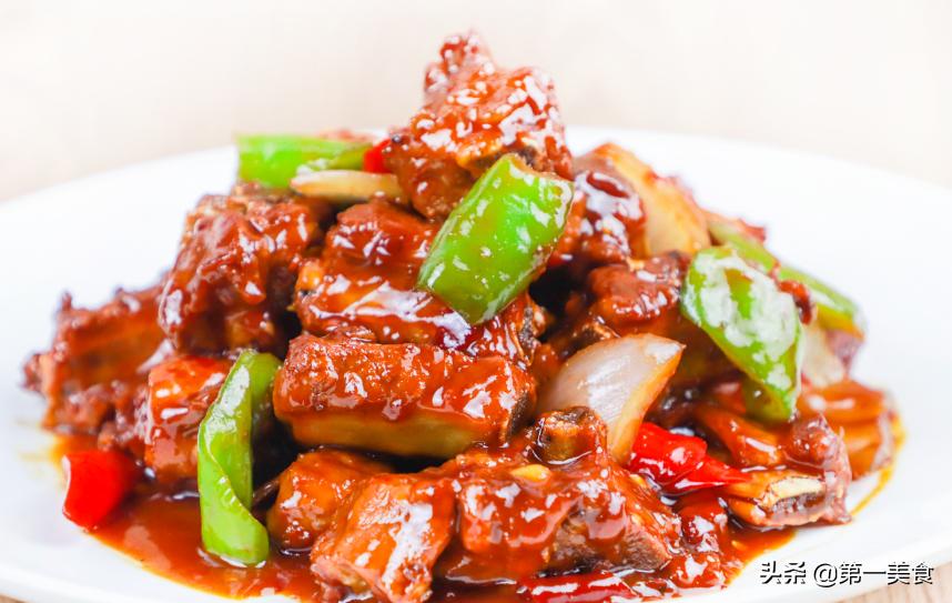 排骨直接焯水,难怪又腥又柴!记住3步,软烂可口,香到骨头里