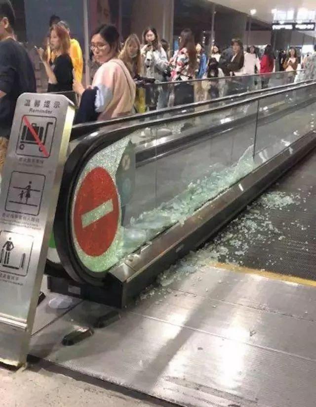 明星成危险行业，景甜被男粉丝摸手，郑允浩被粉丝送强力胶饮料