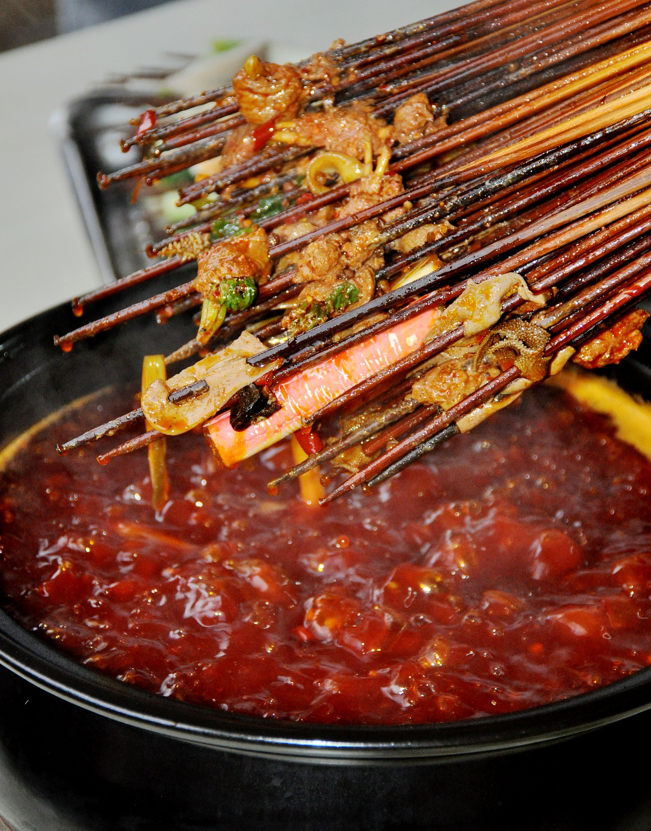 串串香大学食堂,鲜香火辣老成都传统串串香