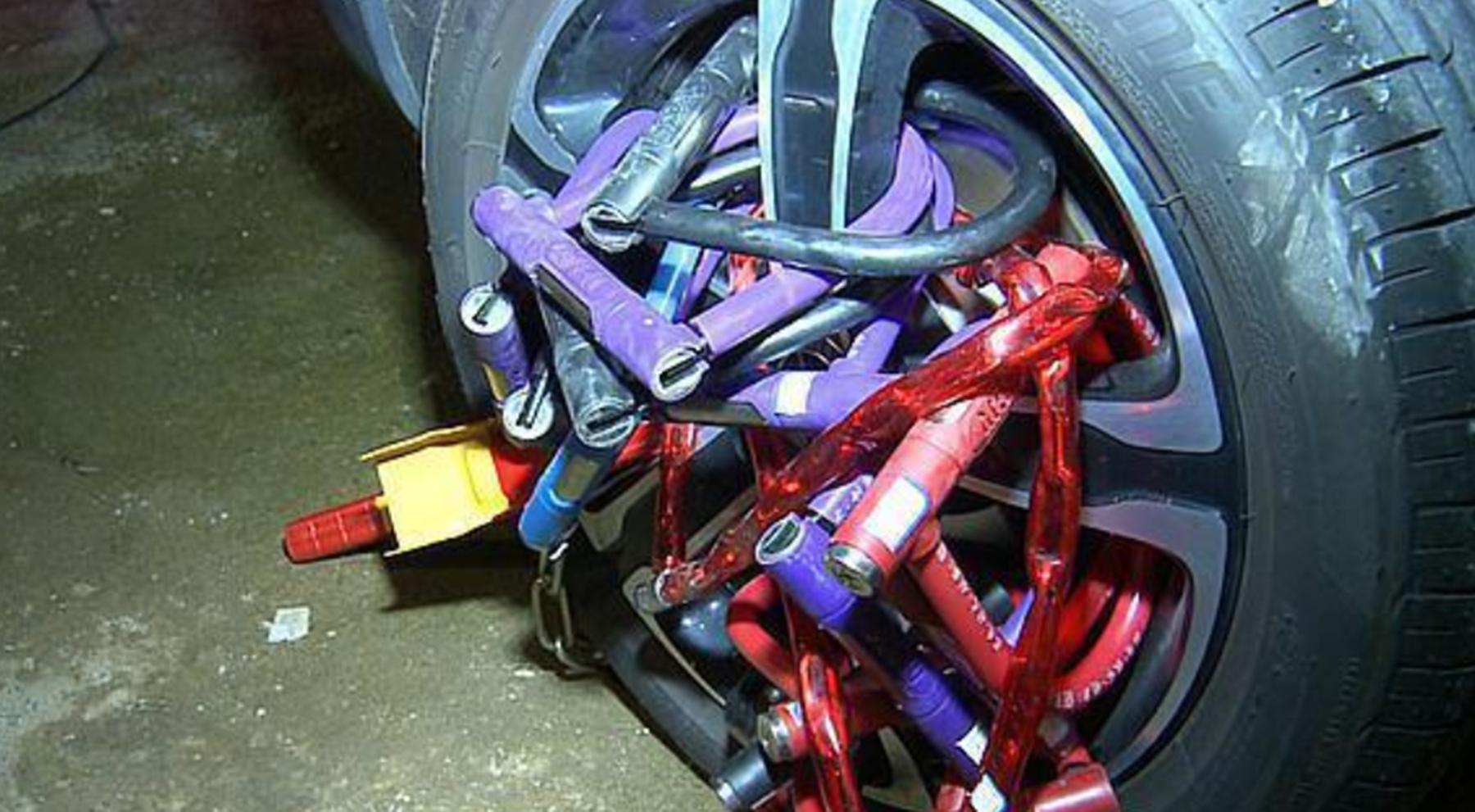 轮胎被人恶意放气怎么办,轮胎被恶意加锁怎么解决