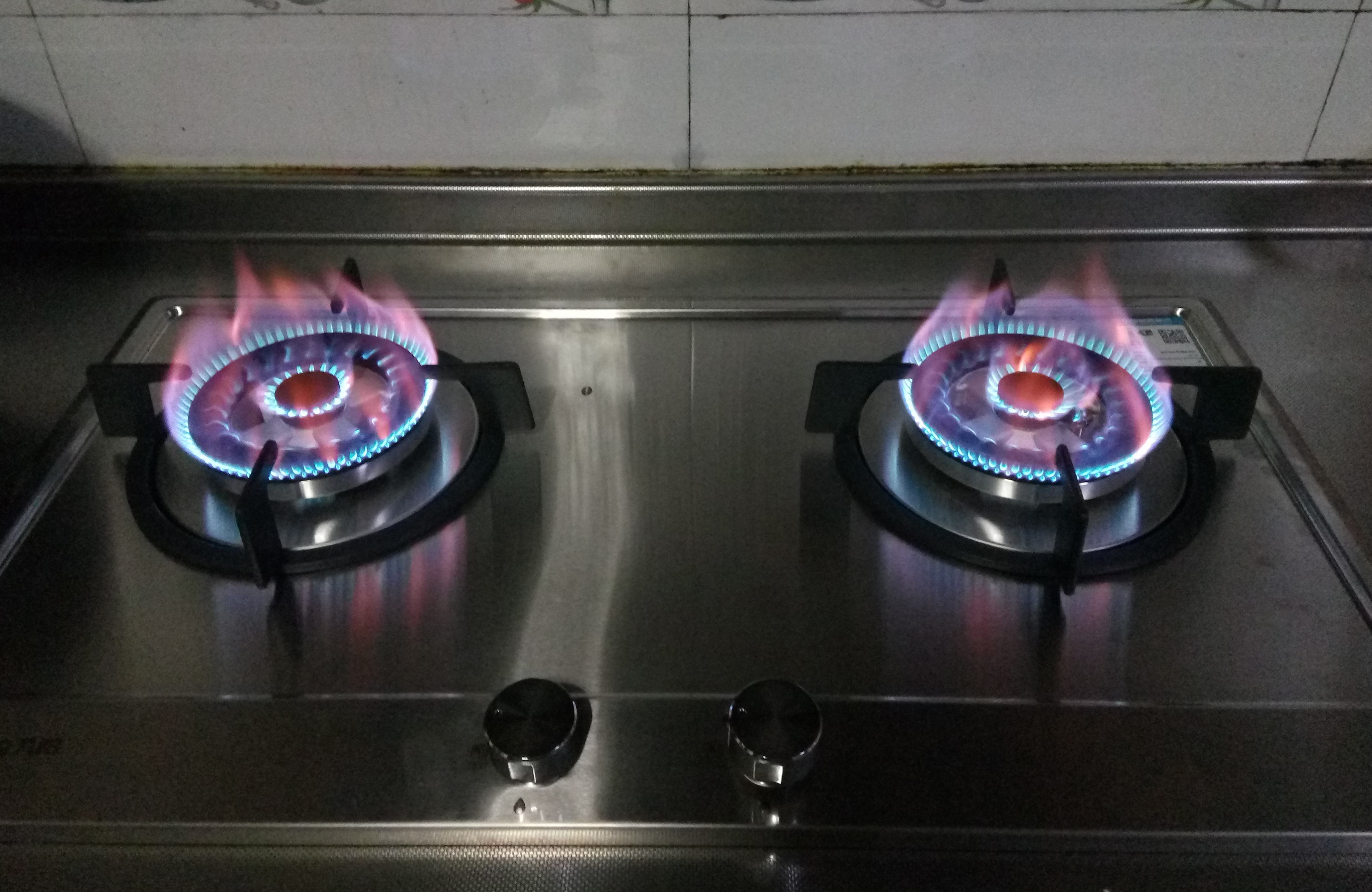 燃气灶点不着火自然熄火,燃气灶点不着自动灭