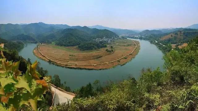 向郁南，郁南像一幅沉静的水墨