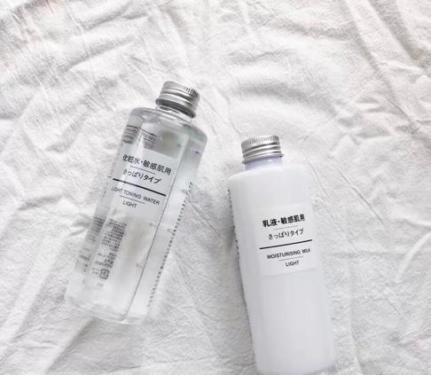 无印良品高保湿水乳测评,cemoy水乳和珂润水乳哪个好