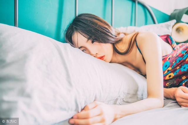 女人被绑匪持刀劫持的小说,她被绑架了小说