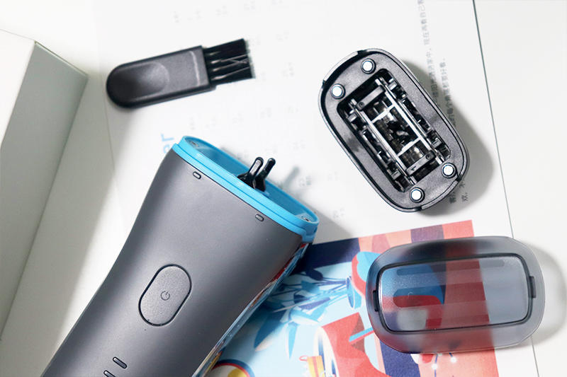 致敬博朗，三刀头柔和利落：须眉灵动3往复式剃须刀体验