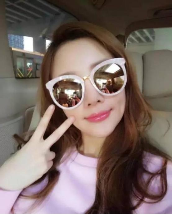 完美日记唇釉胡萝卜色,胡萝卜色的口红好还是唇釉好