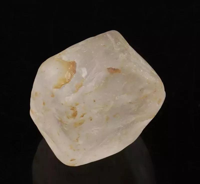 疆东和田玉籽料,和田玉分为哪些种类的石头呢