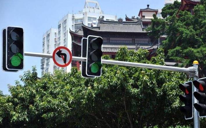不同路口,不同的红绿灯如何看