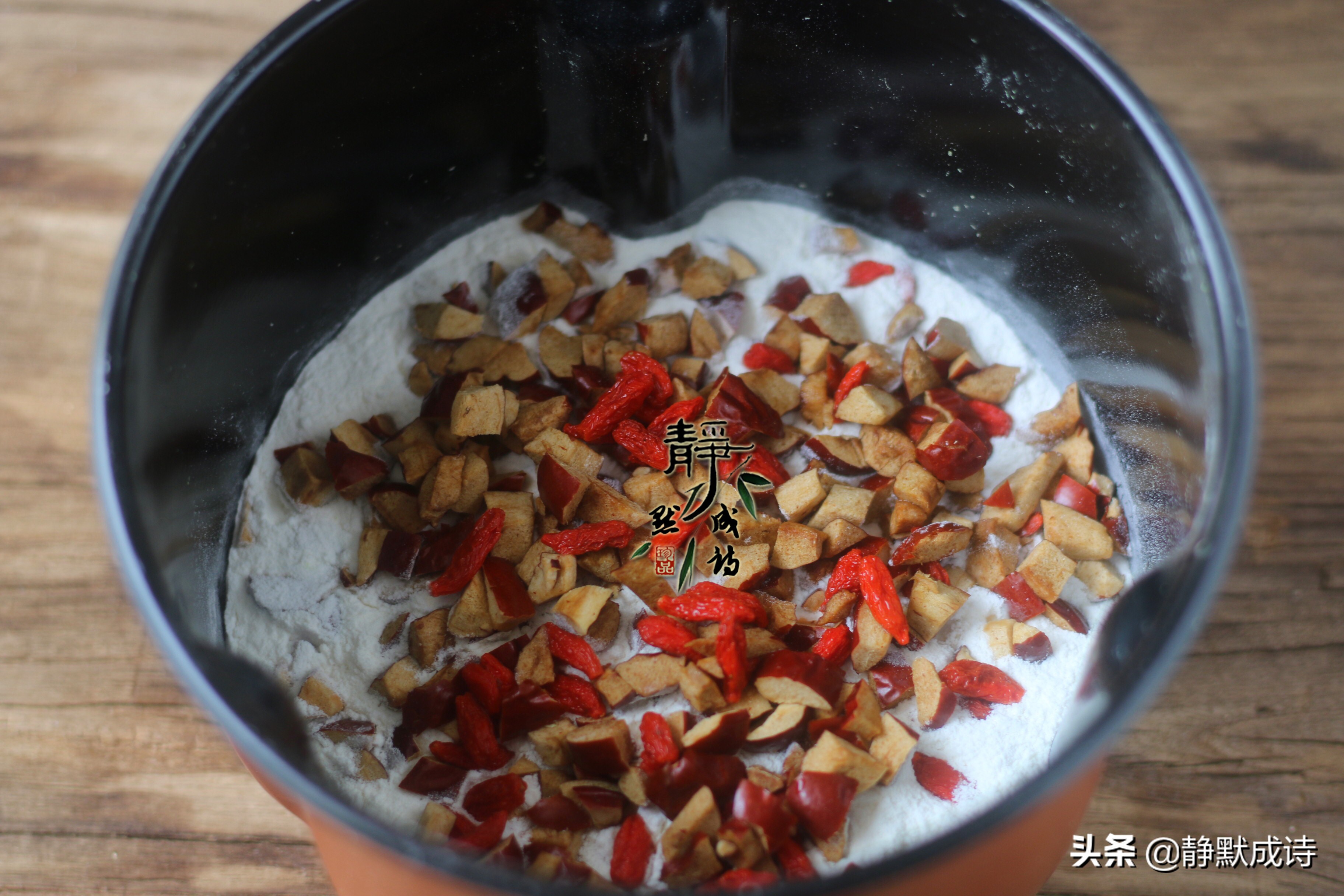 春节馒头怎么做才松软好吃,电饭锅做馒头面包的家常做法视频