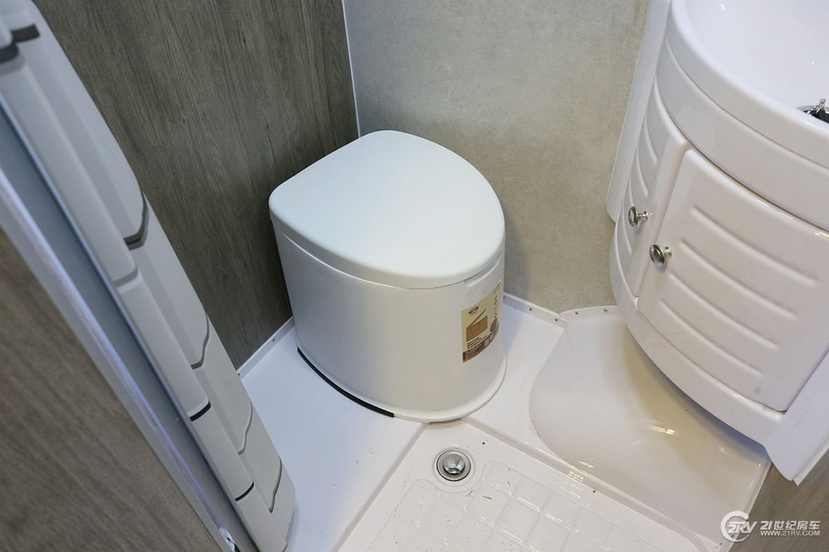 拖挂式房车价格10万左右睡两人,顶级双轴高端9.7米拖挂房车