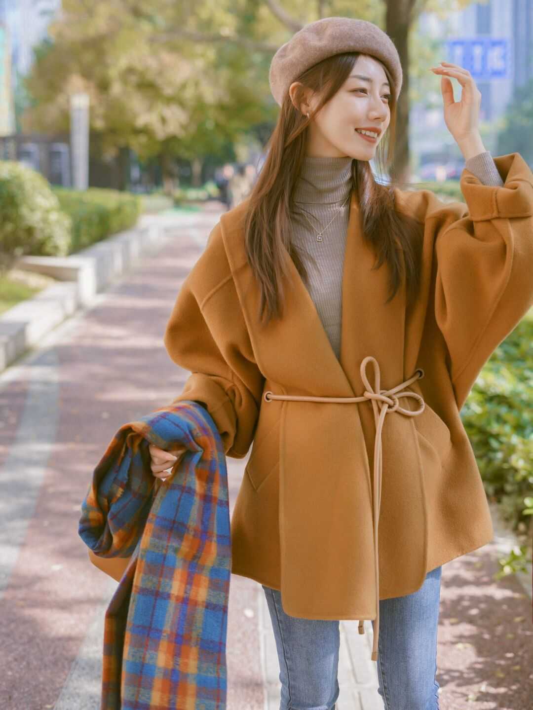 大衣穿不出来,短款收腰大衣好搭