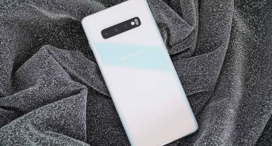 港版真香机！三星S10＋初体验，将千元机配置优化成旗舰？