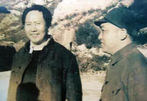 主席与十大元帅的合影，每一张都很有历史意义