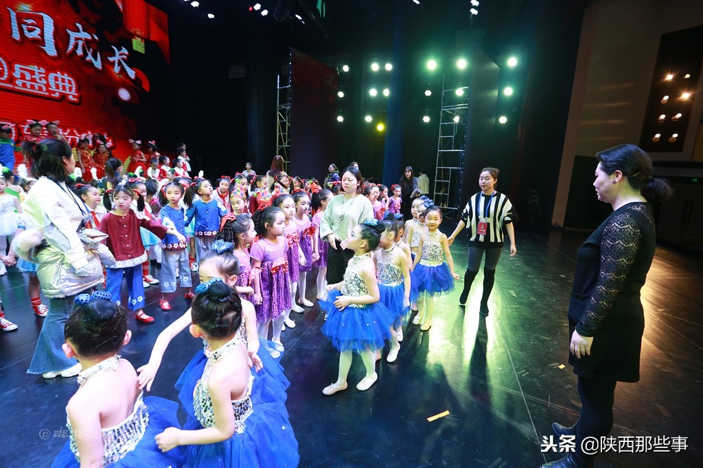 小天鹅艺术团童心向党,陕西省小天鹅艺术团点亮中国梦