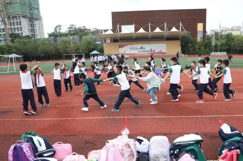 开学第一天新学校,新城小学开学第一天