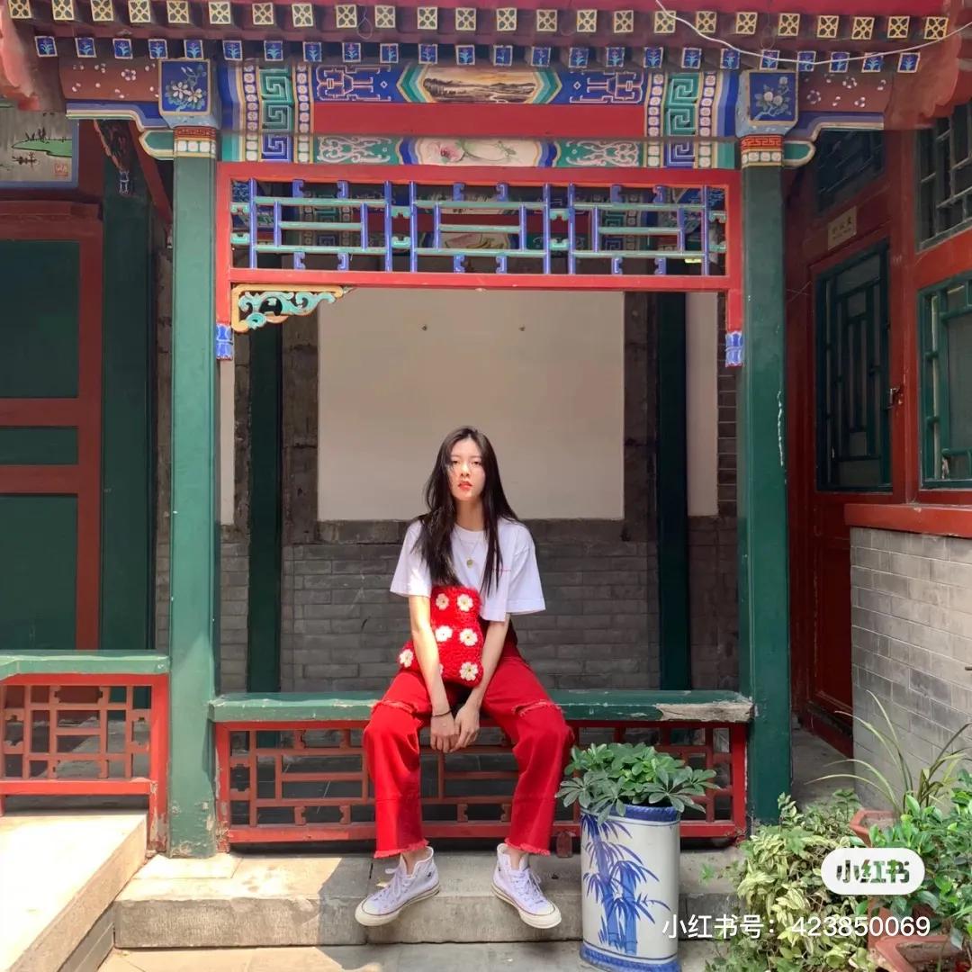 钟楚曦的包包里有什么,钟楚曦杨采钰宋妍霏