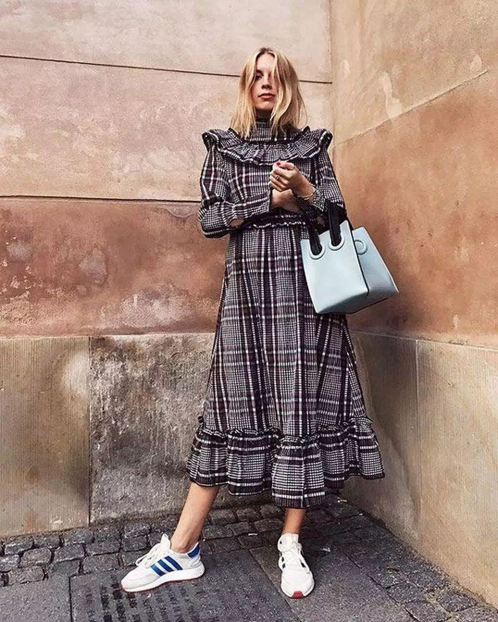 夏季新款碎花裙显瘦遮肉减龄,压褶显瘦碎花裙