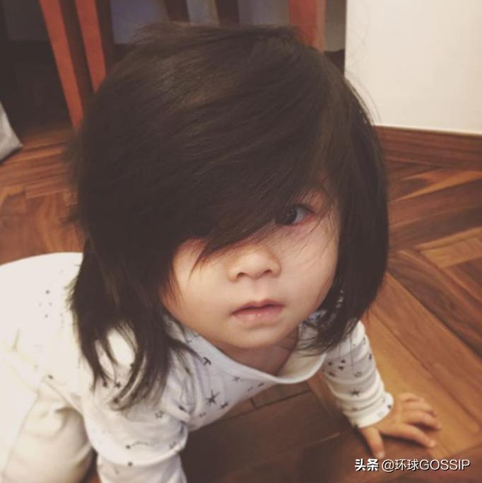 日本网红“爆炸头宝宝”接拍第一支洗发水广告，成为全球最小发模