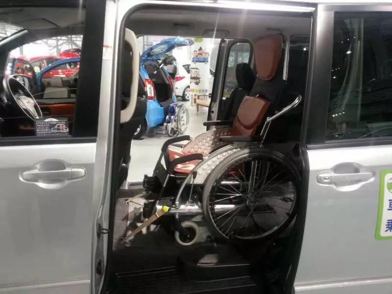 福祉车出行利器是什么样的？可供行动不便的老人使用
