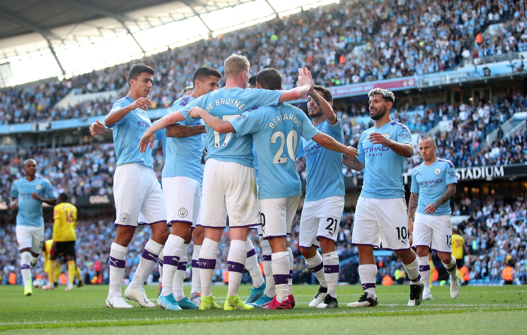 英超争冠悬念渐明朗,英超终极之夜曼城让2追3逆转夺冠