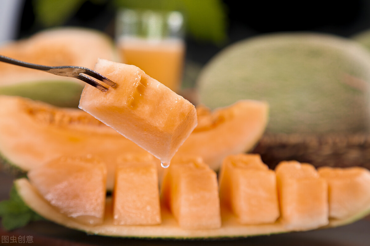 哈密瓜表面发霉还能吃吗,哈密瓜外面发霉了还可以吃吗