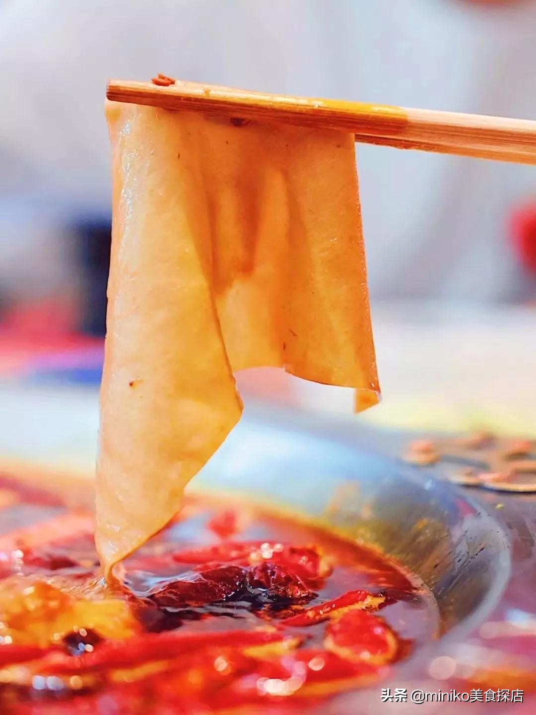 排队两个小时才吃上火锅,排队两小时也要吃到的烤鱼