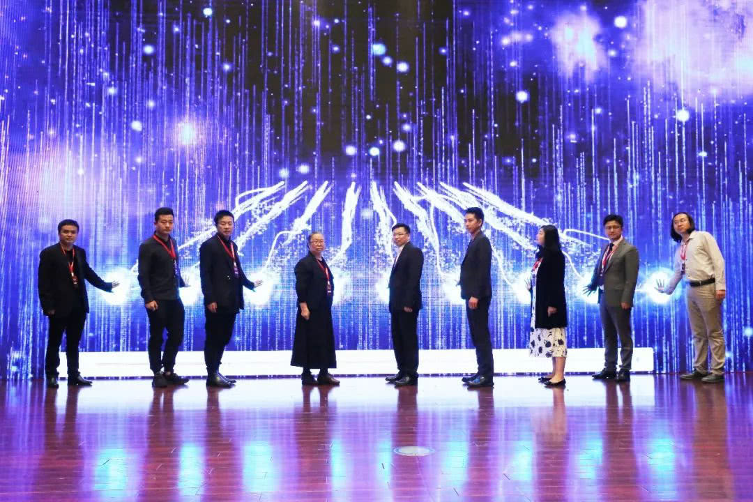 巅峰聚会第二届“艺合峰会”领航艺术教育新*途征**