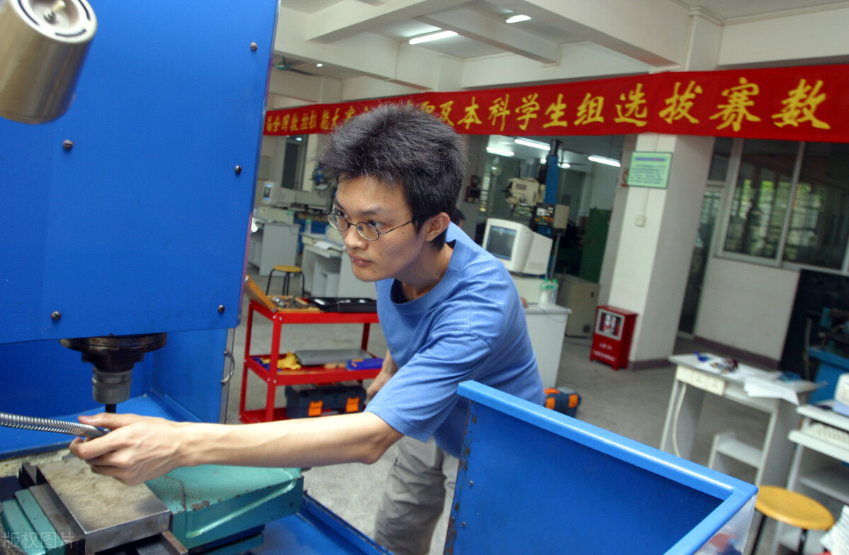 正规国企4500元到手工资多少,在国企工作月入4000