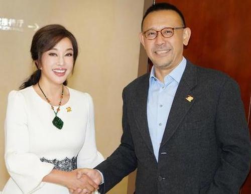 刘晓庆究竟有多少钱,六十五岁刘晓庆回老家买墓地