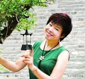 于丹被学生轰下台完整版,被学生轰下台的于丹现状如何