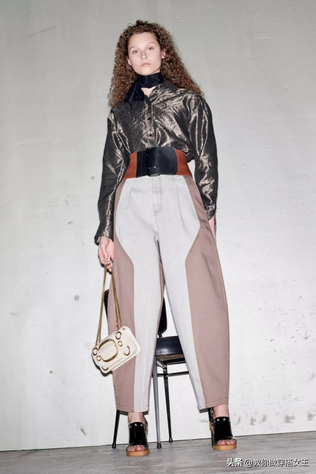 2020最潮搭配少不了这一条工装裤,初秋工装裤搭什么上衣