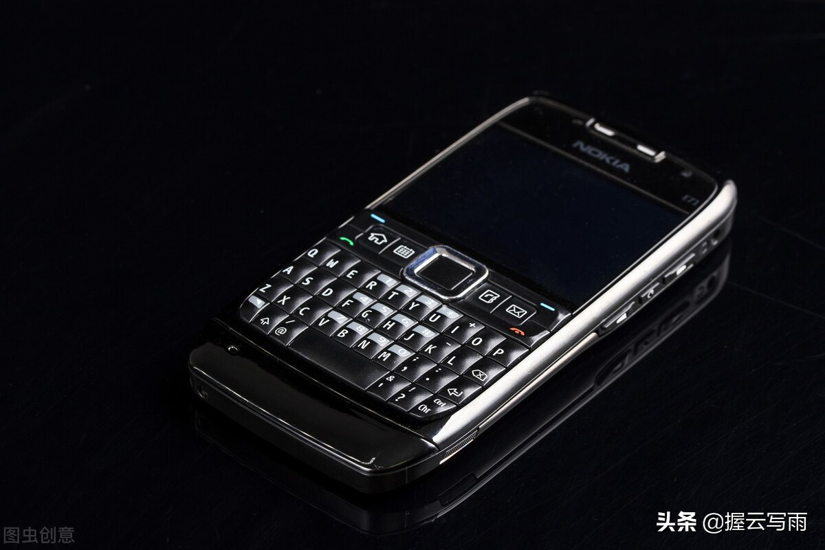 见证手机内存卡从辉煌到消失，为什么一夜之间手机内存卡下岗啦？