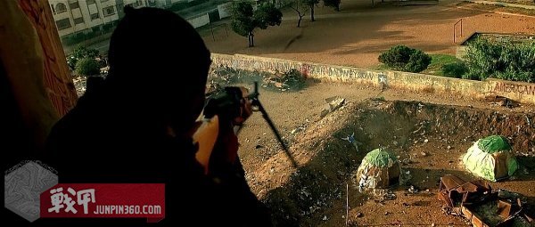 美国黑鹰战机坠落视频,十部顶级战争大片黑鹰坠落