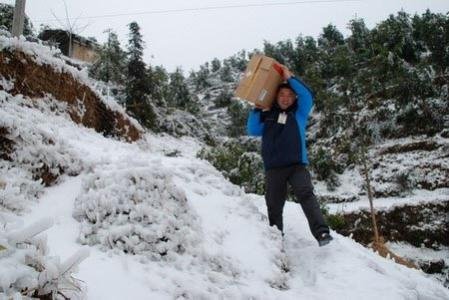 冬天冰雪防滑方法,冰雪天气防摔倒视频