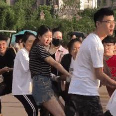 搞笑gif铁砂掌,铁砂掌传人一掌劈开十块砖头