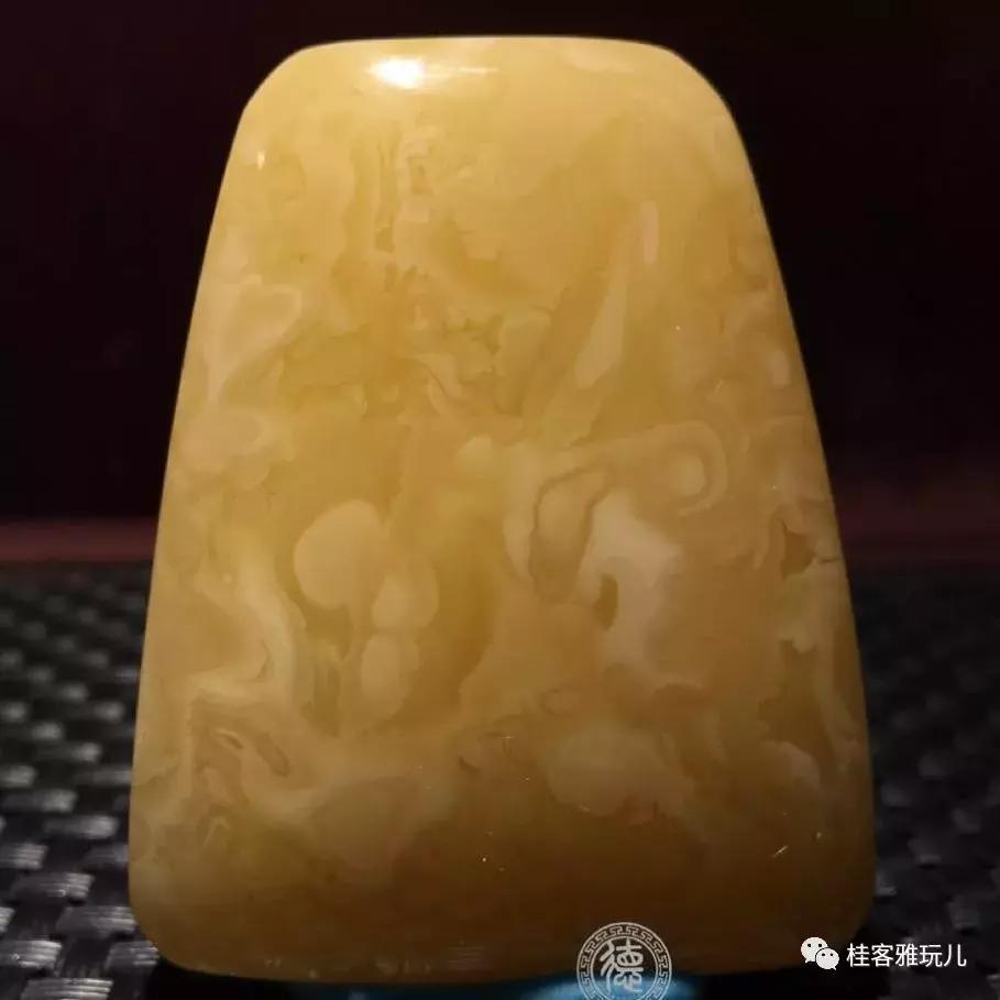 蜜蜡俄料跟乌料盘玩有什么区别,蜜蜡焦皮料是俄料还是乌料